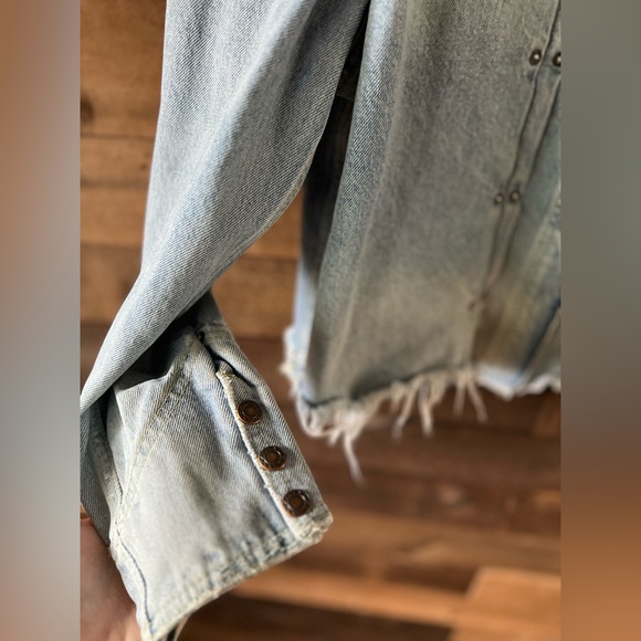 Free People Dillon Denim Jacket Cropped Lightwash Distressed Cropped Jacket - Picture 8 of 10